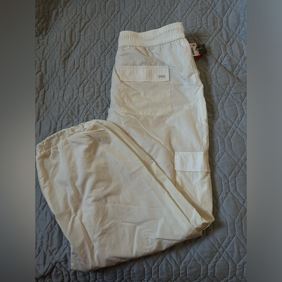 DSG Dicks Sporting Goods, twitch & Allison white nylon cargo pants - Picture 2 of 5